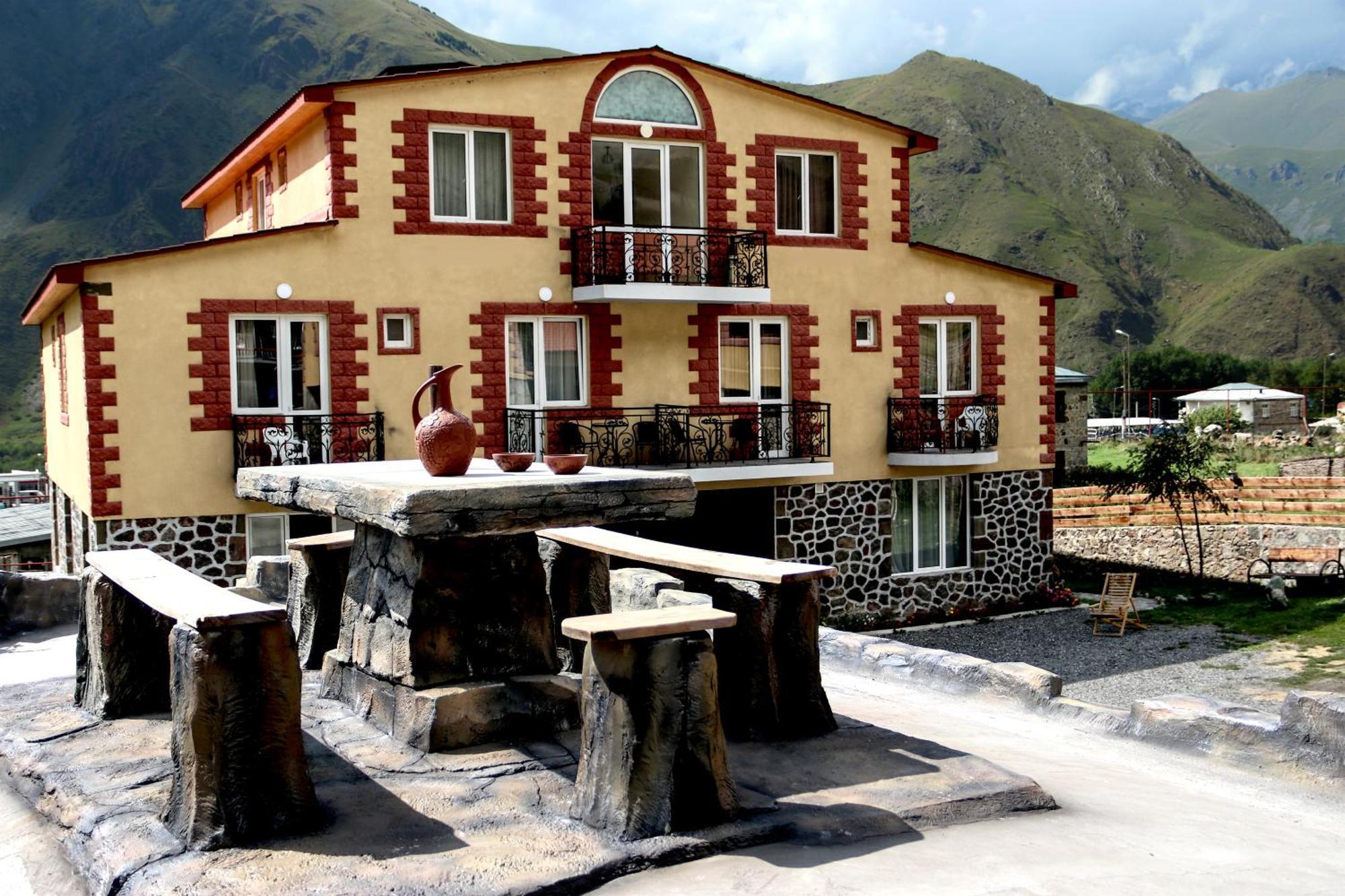 Tower Hotell Kazbegi Eksteriør bilde