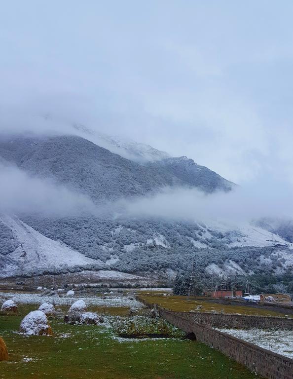 Tower Hotell Kazbegi Eksteriør bilde