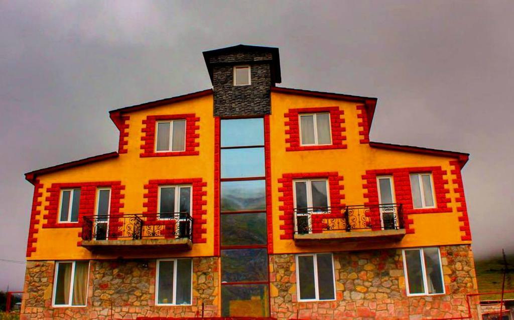 Tower Hotell Kazbegi Eksteriør bilde
